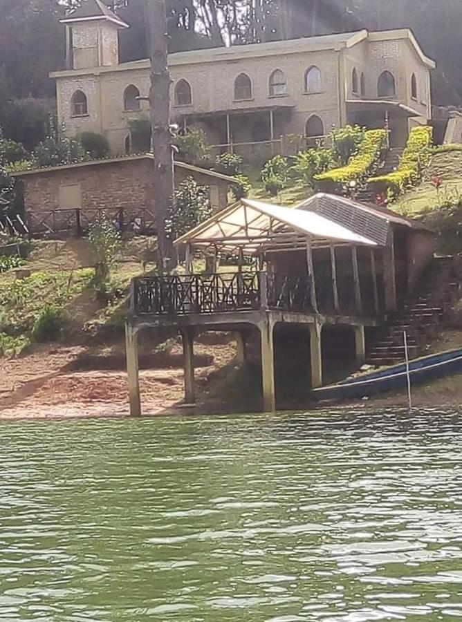 Le Chateau Du Lac De Mantasoa Esterno foto